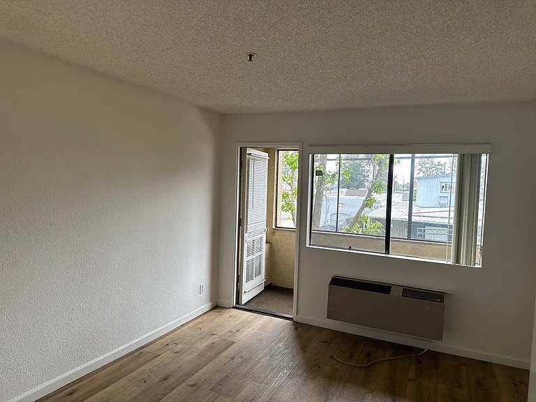 10323 Woodbine — Photo 28