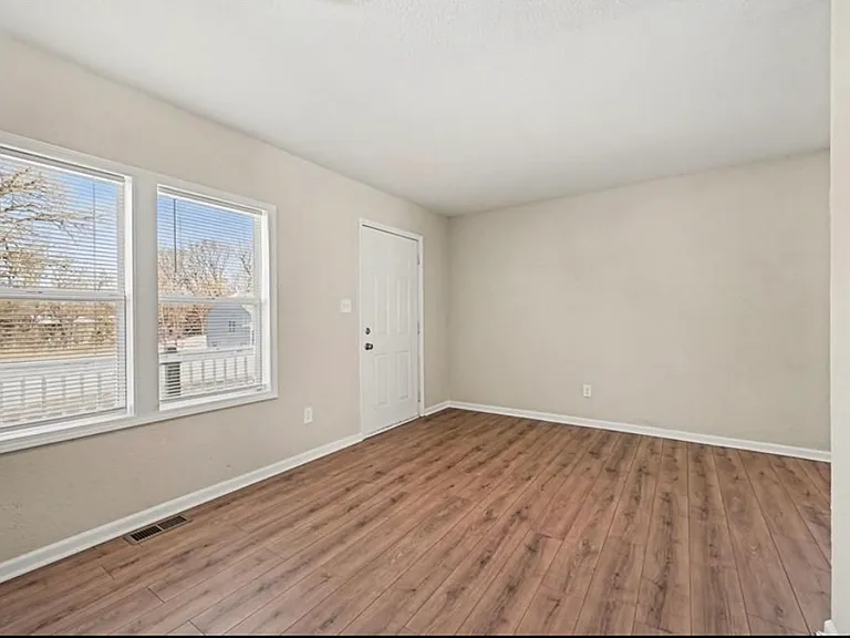 1137 Oakland Ave #1 — Photo 3