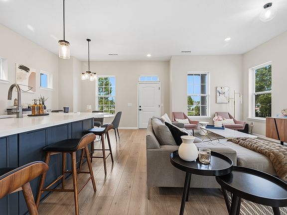 5th image of 1135 Valentine Ln