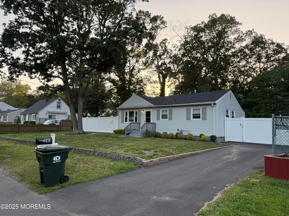 203 Sunset Ln
