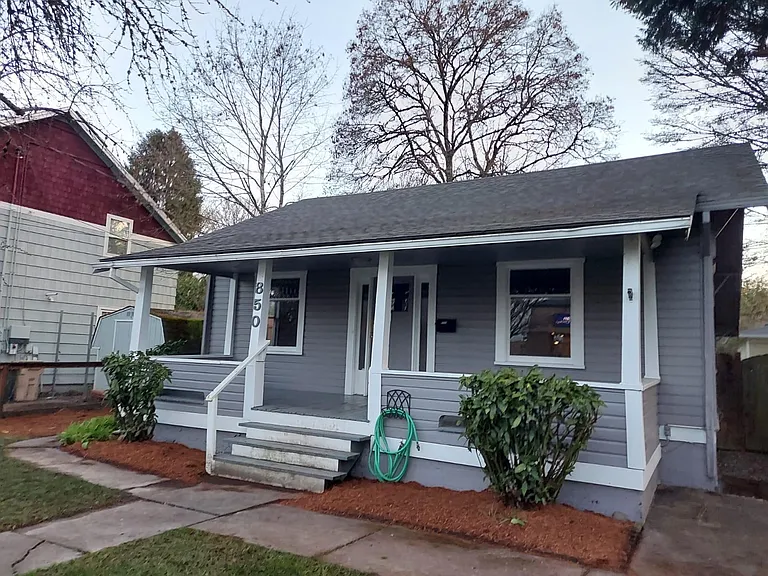 850 NW Polk Ave — Photo 1