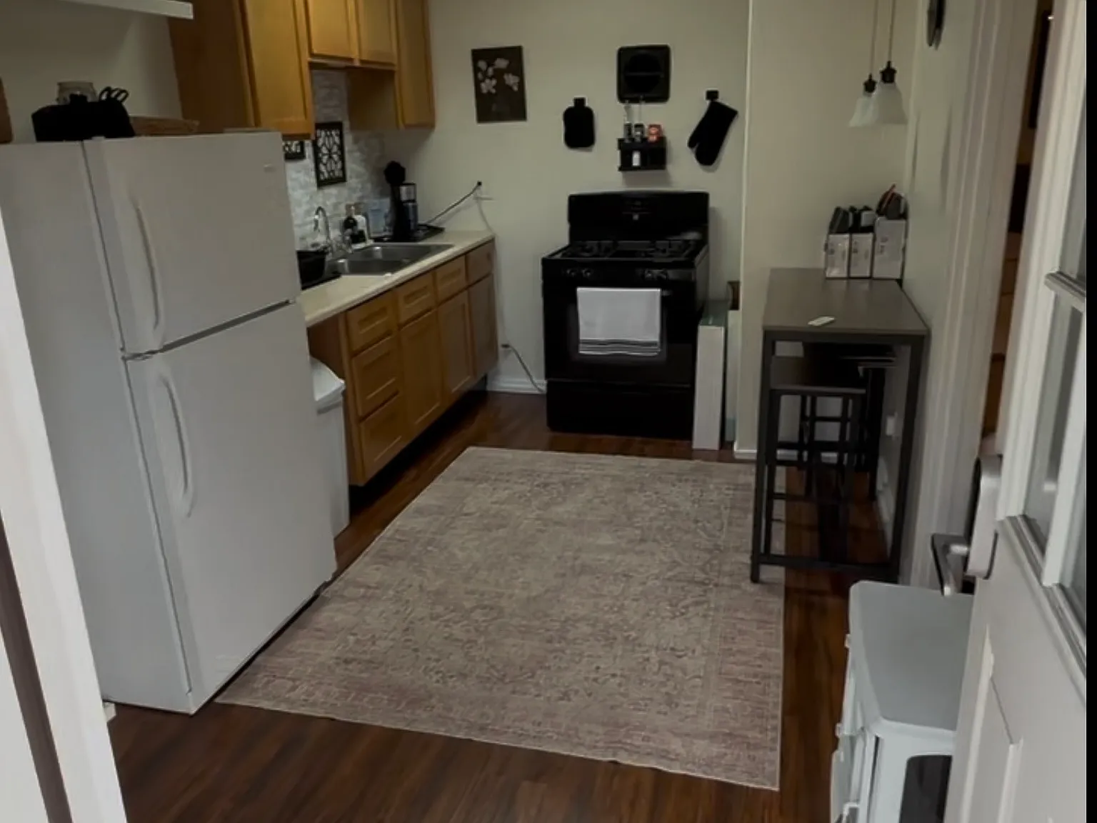 1 bed, 1000 sqft, $1,400 — Photo 3