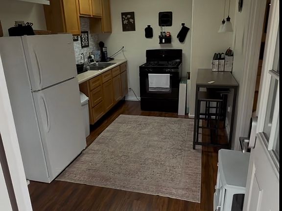 3rd image of 551 W Hawthorne St #3