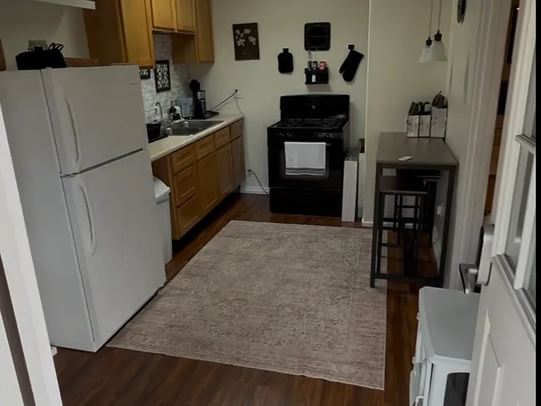 551 W Hawthorne St #3 — Photo 3