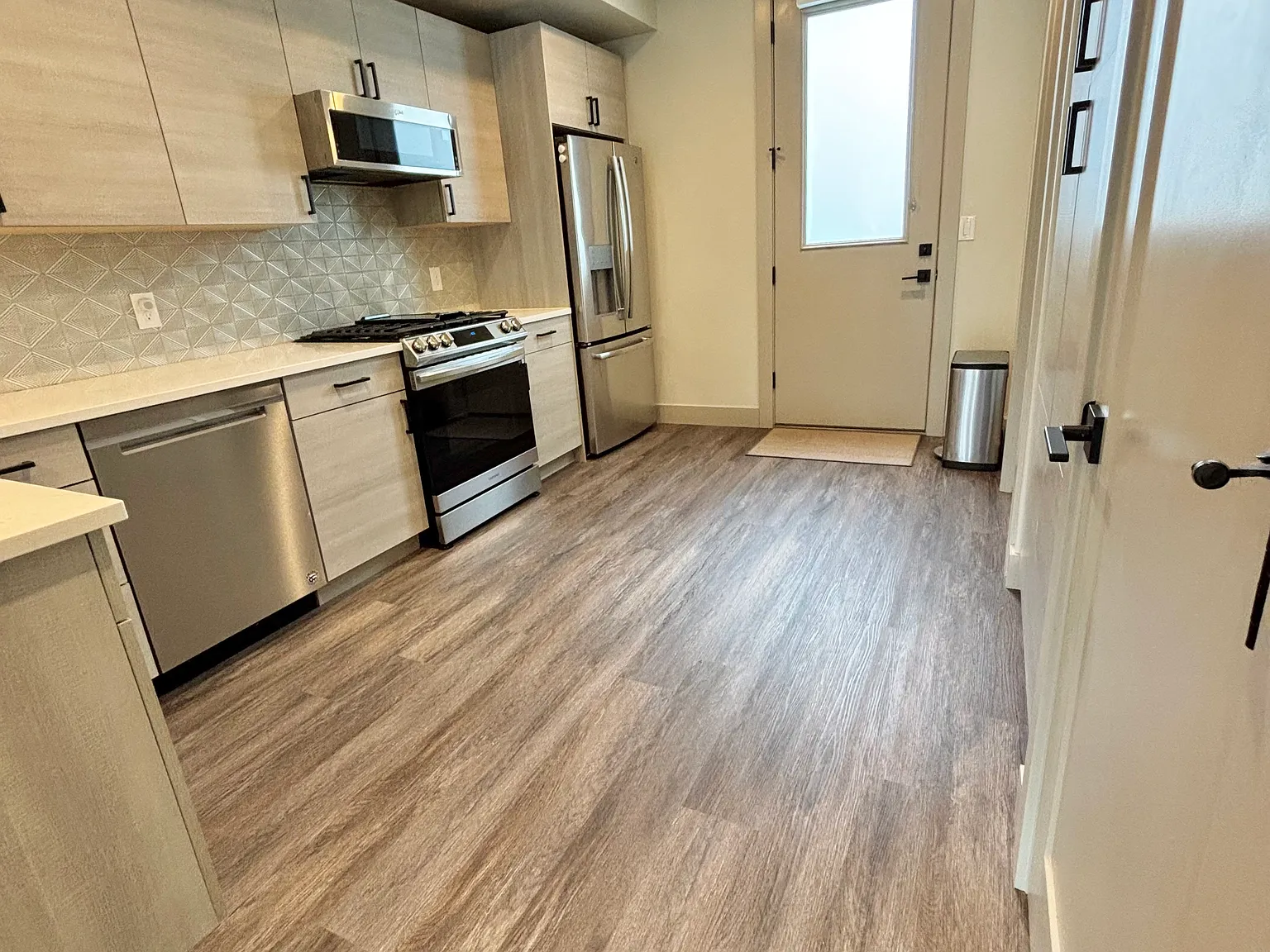 3 bed, 3.5 bath, 1771 sqft, $3,895 — Photo 3