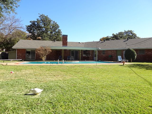 1st image of 901 Overhill Dr