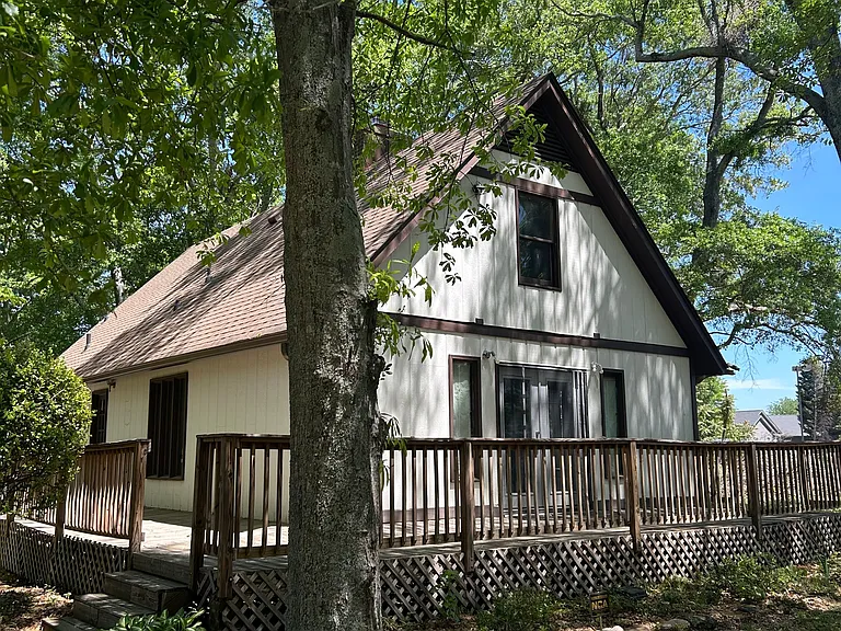 2616 Locust Hill Rd — Photo 3