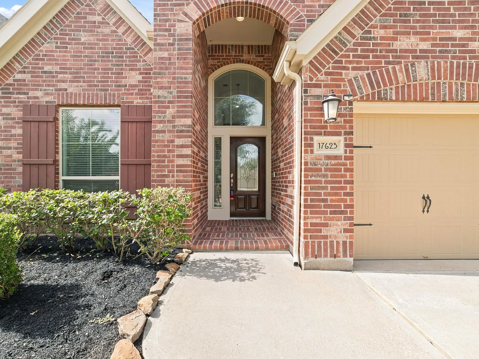 4 bed, 3.0 bath, 2908 sqft, $2,900 — Photo 2