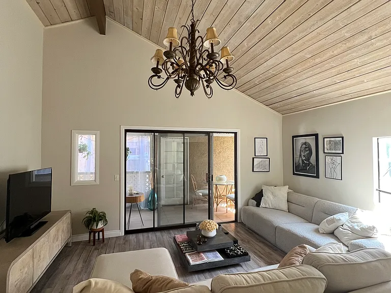 9040 Phyllis Ave #A — Photo 4