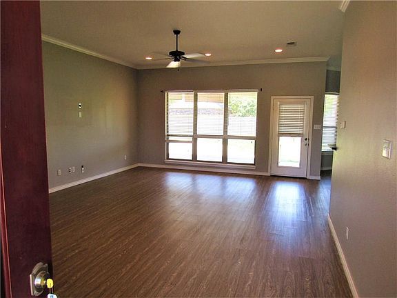 4th image of 1545 Glenwood Dr