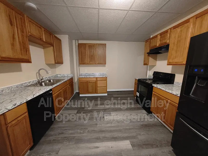 1 bed, 1.0 bath, 700 sqft, $1,345 — Photo 2