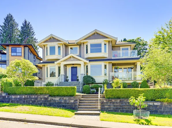 5635 Oakglen Dr, Burnaby, BC V5H 3M4