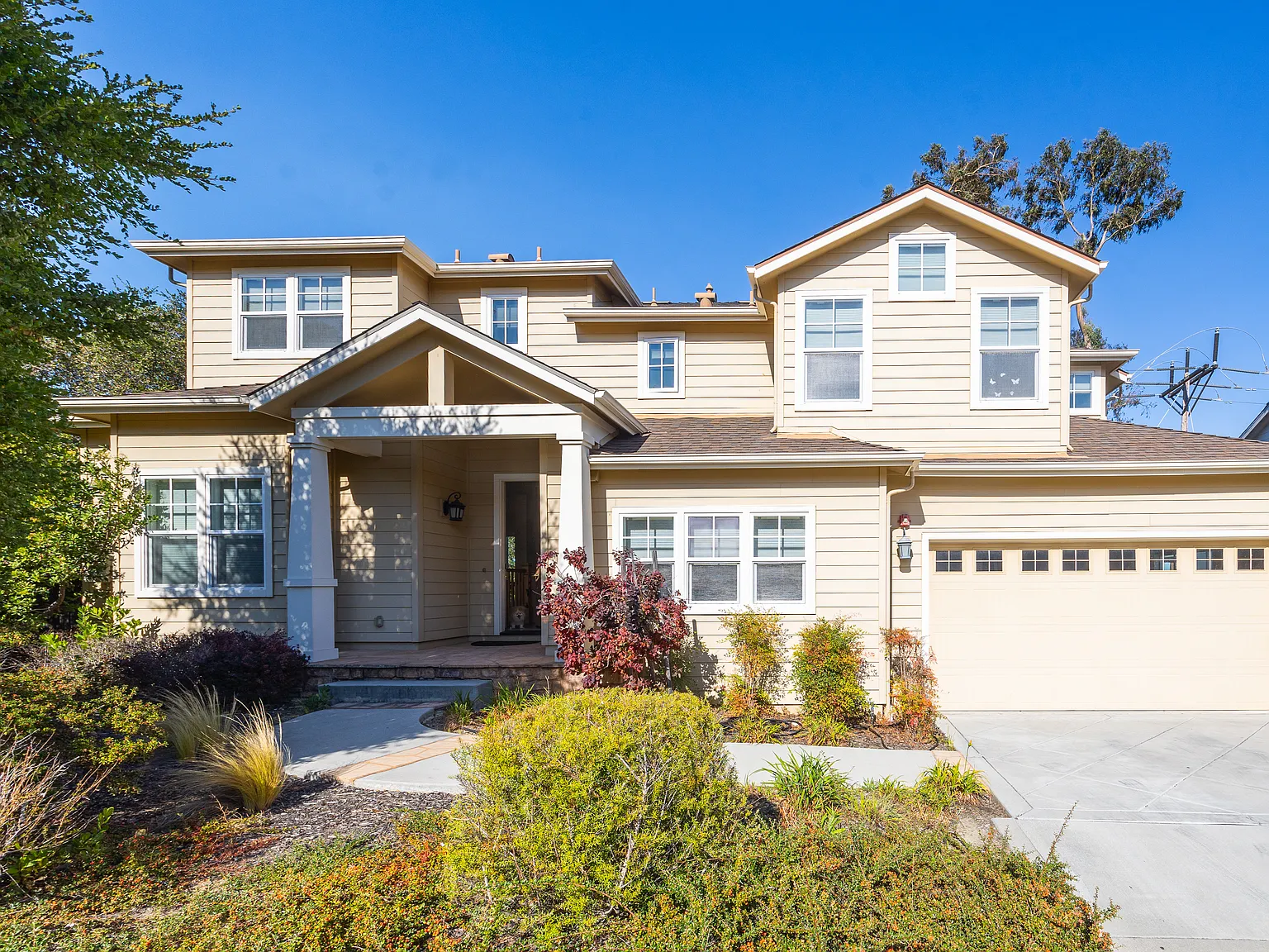 4 bed, 3.5 bath, 2449 sqft, $8,600 — Photo 1