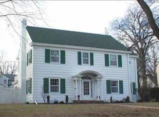 3137 SW Canterbury Ln, Topeka, KS 66604