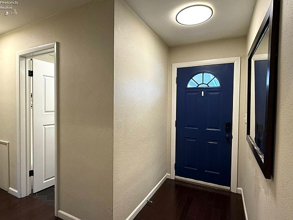 4th image of 303 Cedar Brook Ln