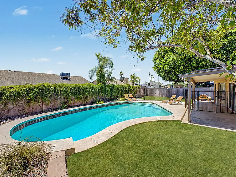 1301 E Taro Ln — Photo 31