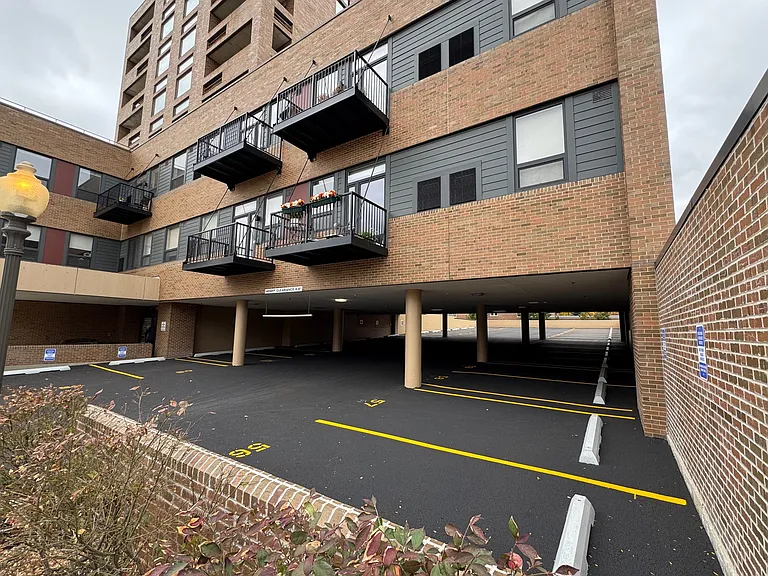 Des Plaines Tower — Photo 28