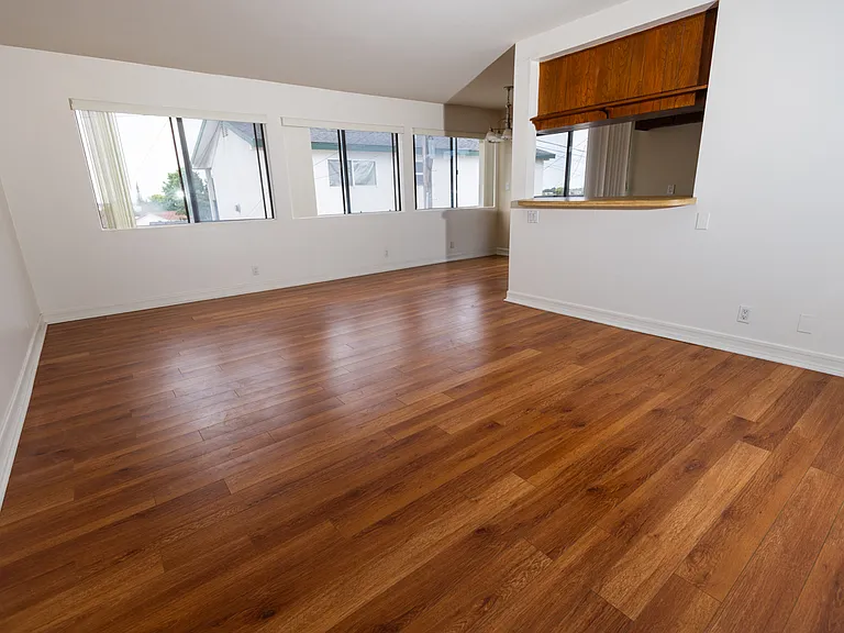 1327 W 9th St #4 — Photo 3