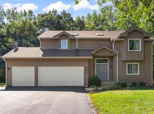 11 Roanoke Ct, Bolingbrook, IL 60440