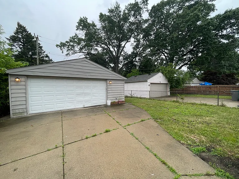 24621 Cherry St — Photo 3