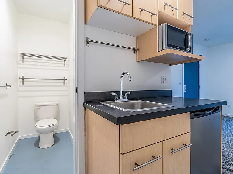 2418 Ballard Apartments — Photo 13