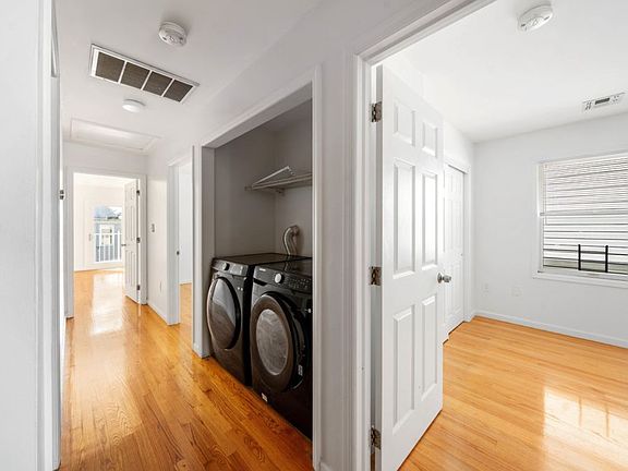 5th image of 83 Oxford Ave