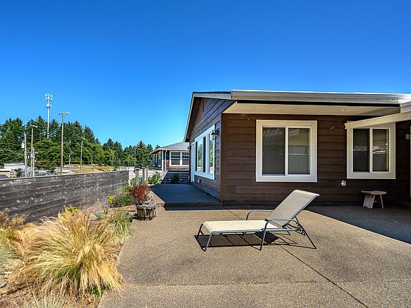 3rd image of 2185 NE Reef Ave
