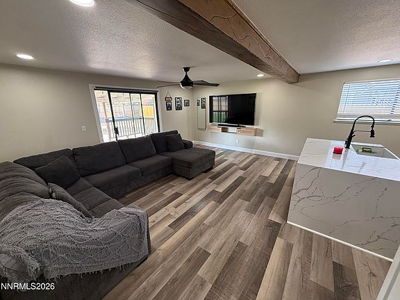 5th image of 210 W Applegate Way
