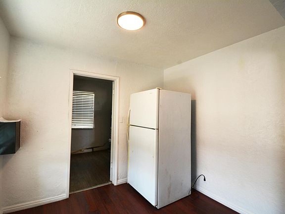 4th image of 9461 Sierra Ave