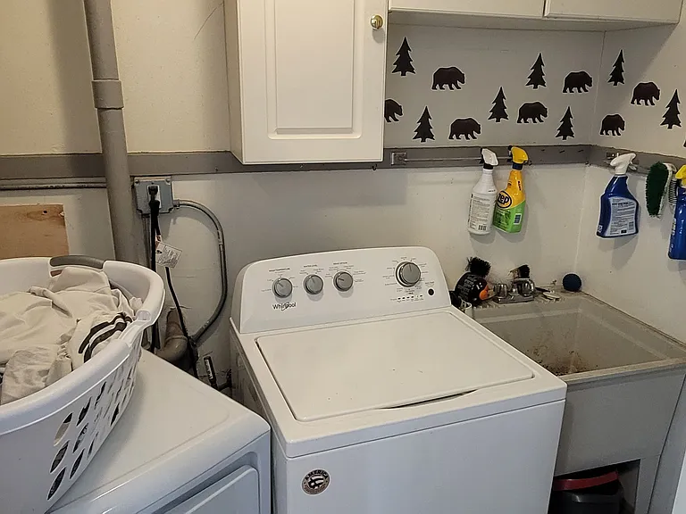 1035 E Brady St — Photo 15