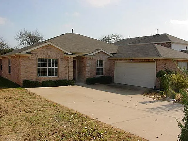 4 bed, 2130 sqft, $2,500 — Photo 1