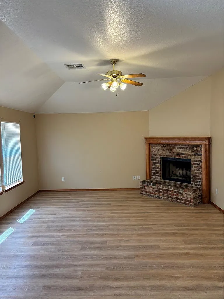 3 bed, 1744 sqft, $1,700 — Photo 3