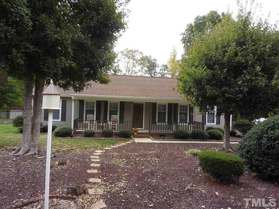 1st image of 3132 Oakridge Dr