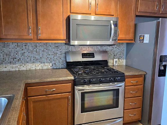 4th image of 373 Scott Ln