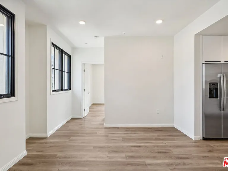 951 S Wilton Pl #201 — Photo 3