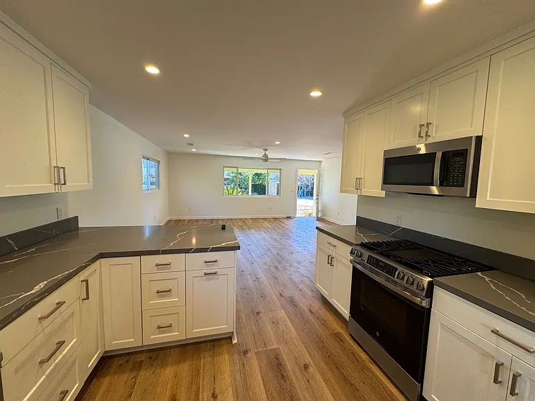 81 Richford Ln — Photo 17