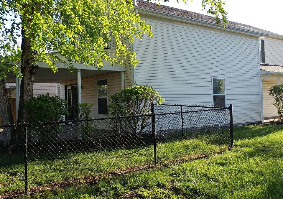 2nd image of 1330 Odell Ln