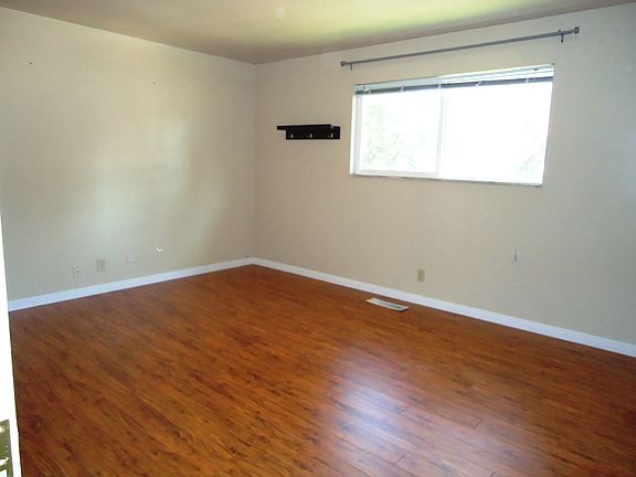 3rd image of 1436 S 300 E APT 4