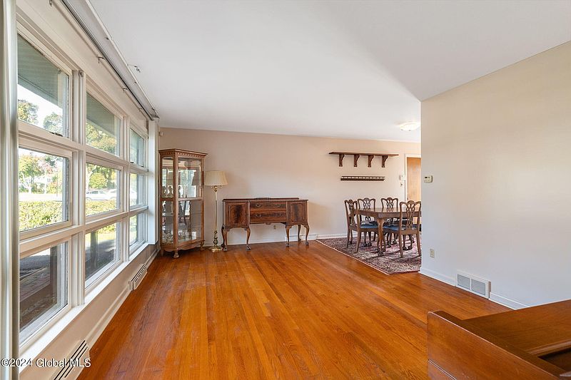 3rd image of 384 S Main Avenue