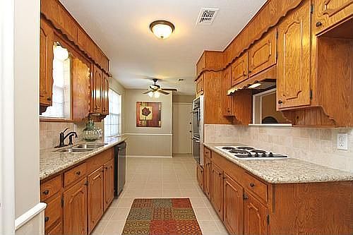 3rd image of 1700 Northcrest Dr