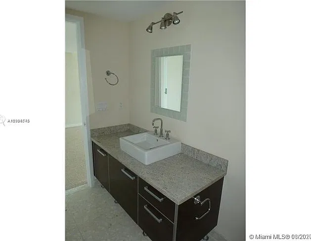 Studio, 580 sqft, $2,400 — Photo 3