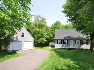 9 Knollwood Ln, West Granby, CT 06090