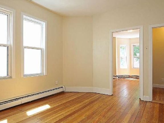 4th image of 114 Everett St #3
