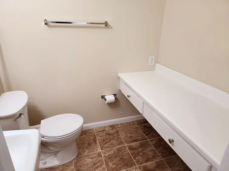 1635 Edgewood Pl #204 — Photo 24