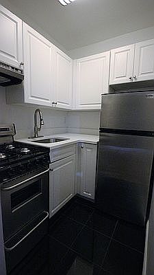 3rd image of 57 E 77th St APT 8