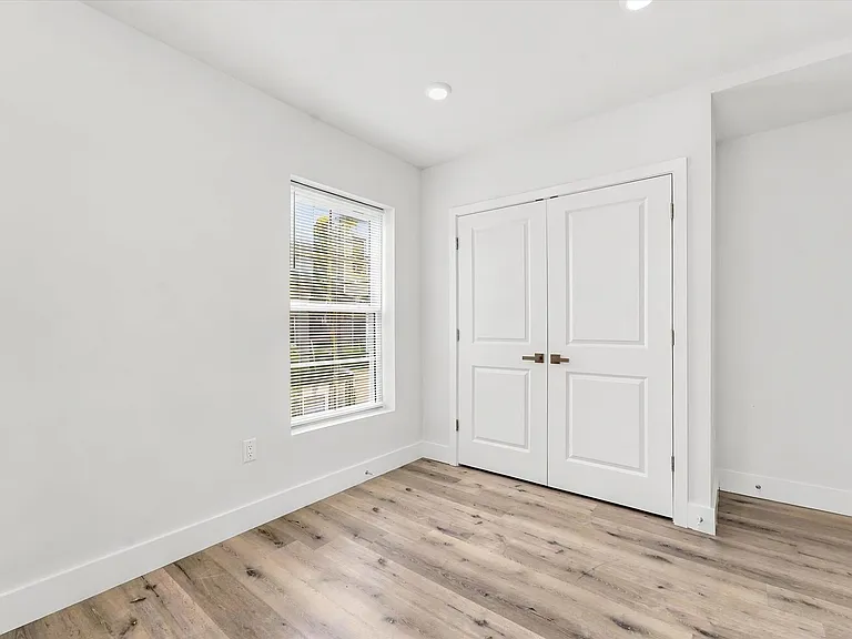 4700 Chestnut — Photo 30