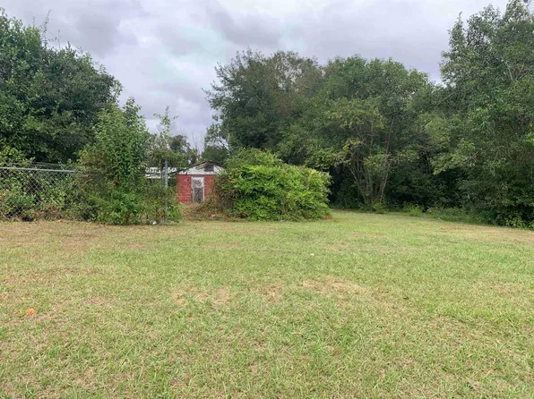 626 1st St, Quincy, FL 32351