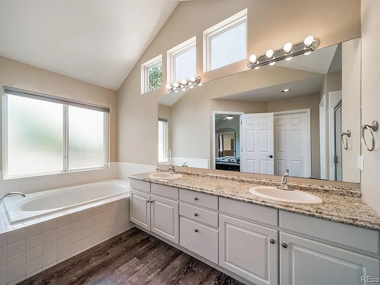 1011 S Valentia St #81 — Photo 27