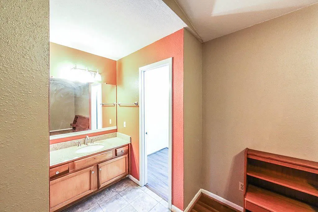 2 bed, 2.0 bath, 1200 sqft, $1,400 — Photo 3