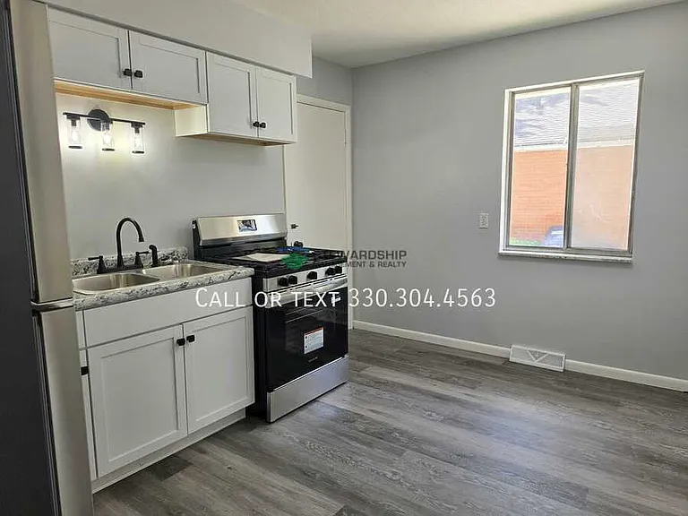 2555 Edwin Ave #2555 — Photo 3